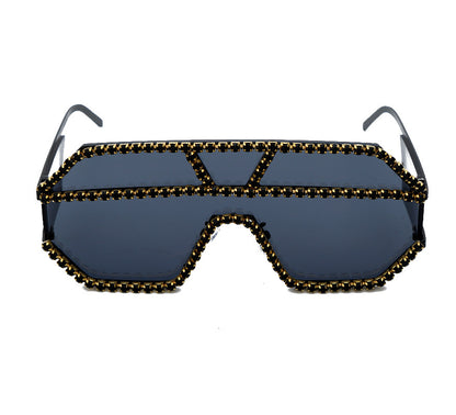 Handgefertigte Sonnenbrille mit großem Rahmen und Strasssteinen 