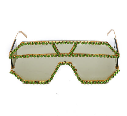 Handgefertigte Sonnenbrille mit großem Rahmen und Strasssteinen 
