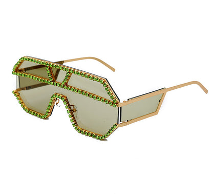 Handgefertigte Sonnenbrille mit großem Rahmen und Strasssteinen 