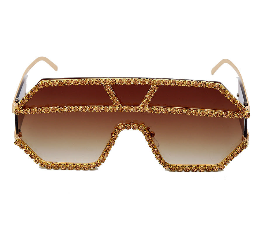 Handgefertigte Sonnenbrille mit großem Rahmen und Strasssteinen 