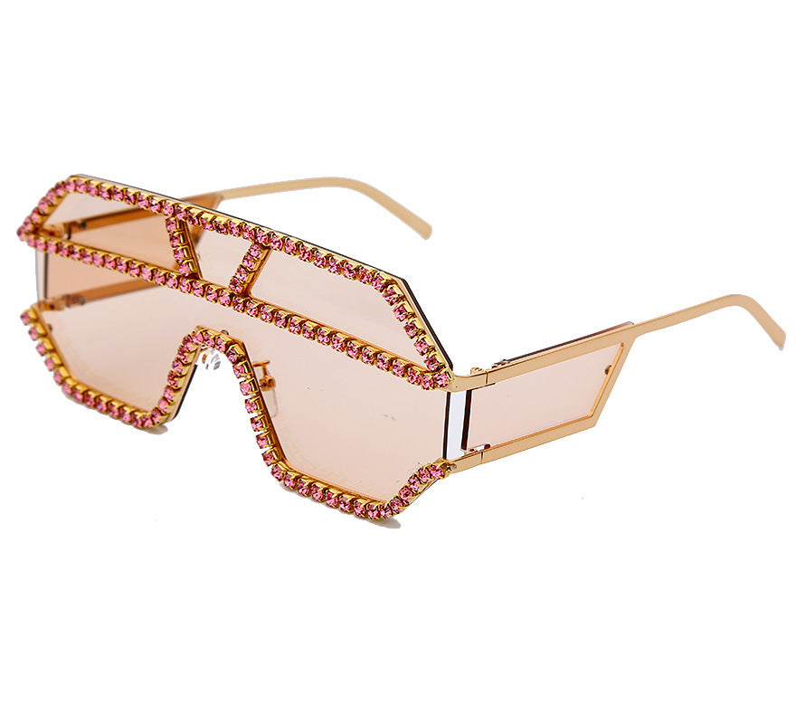 Handgefertigte Sonnenbrille mit großem Rahmen und Strasssteinen 