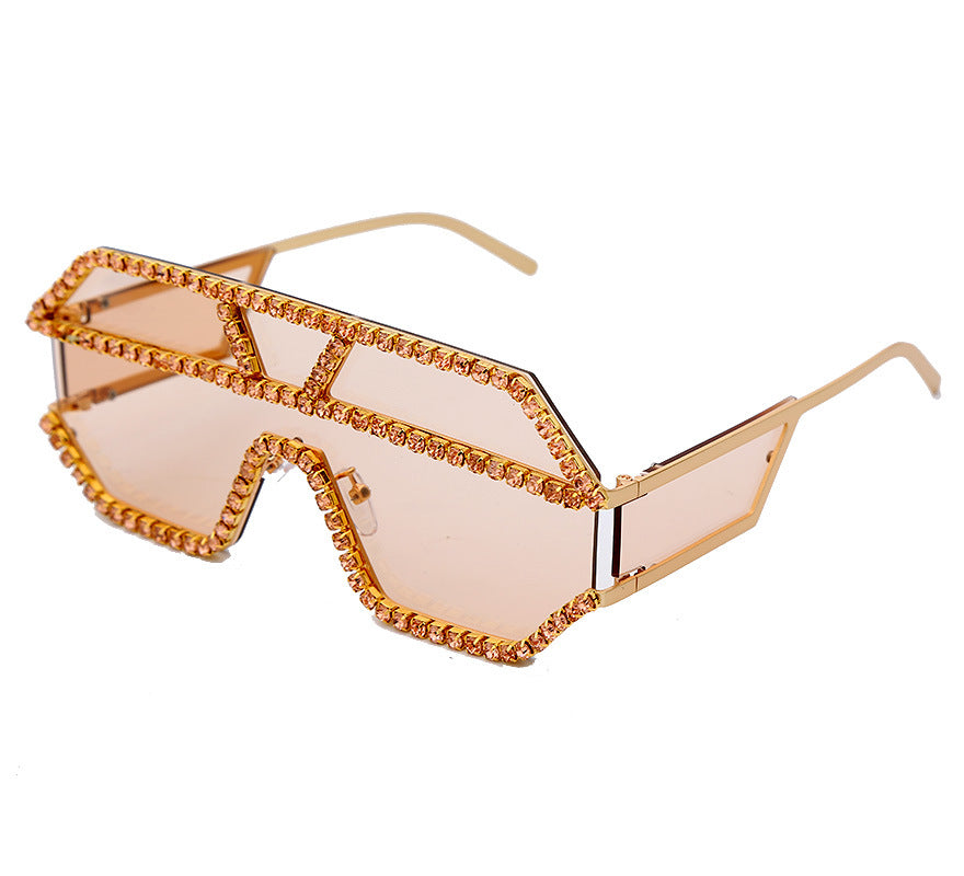 Handgefertigte Sonnenbrille mit großem Rahmen und Strasssteinen 