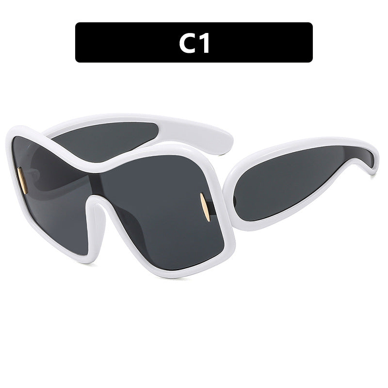 Schicke Sonnenbrille mit unregelmäßigem großem Rahmen