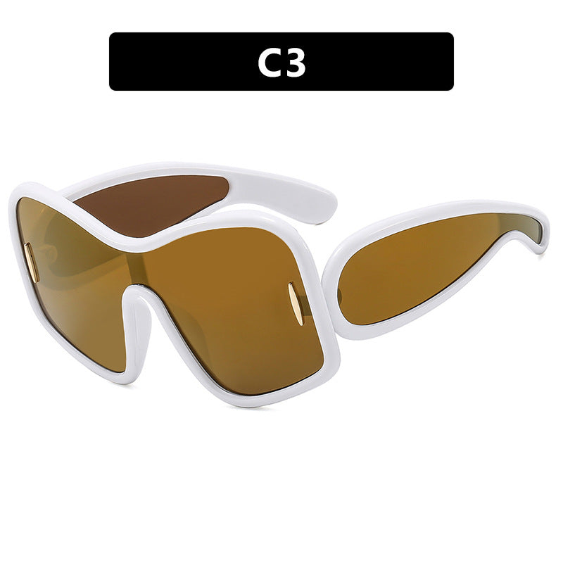 Schicke Sonnenbrille mit unregelmäßigem großem Rahmen