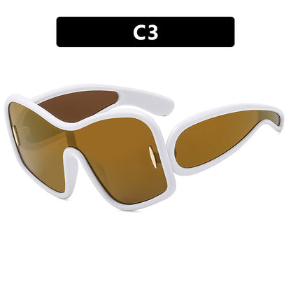 Schicke Sonnenbrille mit unregelmäßigem großem Rahmen