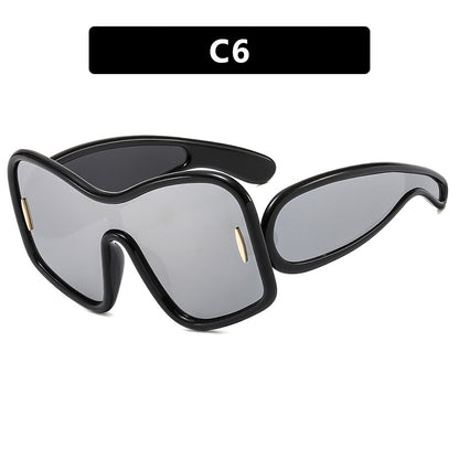 Schicke Sonnenbrille mit unregelmäßigem großem Rahmen