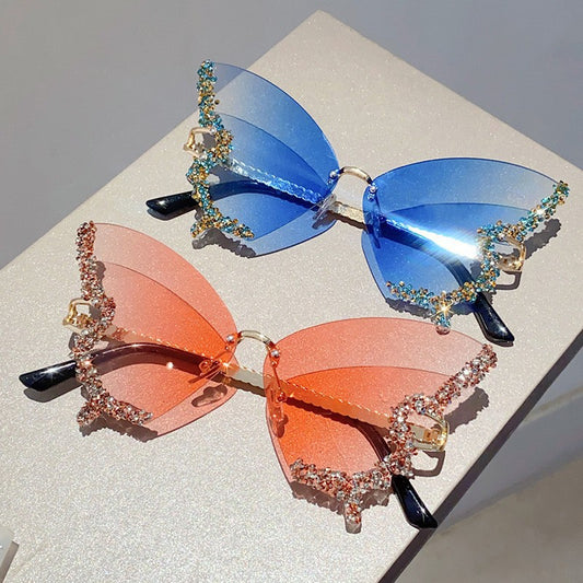 Butterfly shaped diamond free sunglasses